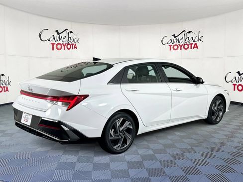 Used 2025 Hyundai Elantra SEL FWD image 8