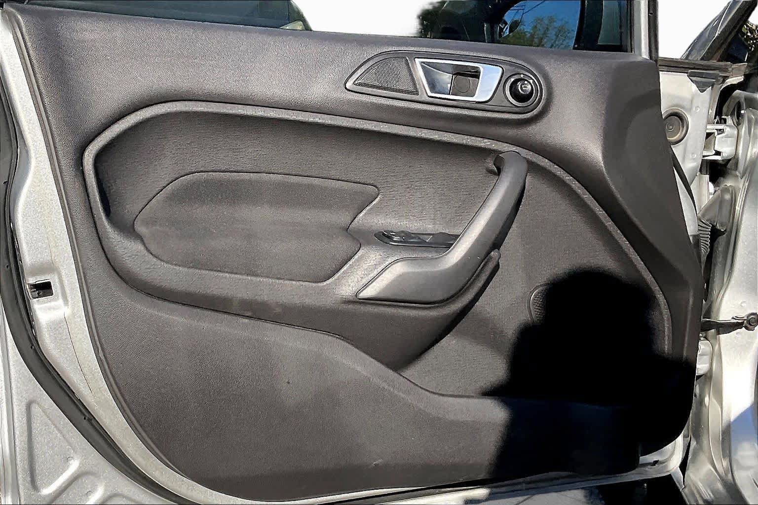 Used 2015 Ford Fiesta SE FWD image 21