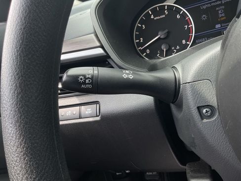 Used 2025 Nissan Altima 2.5 SV FWD image 30