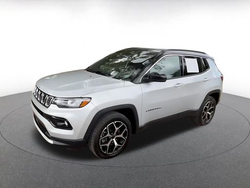 Used 2025 Jeep Compass Limited image 8