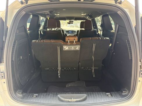 Used 2020 Chrysler Pacifica Limited w/ Advanced Safetytec Group FWD image 22