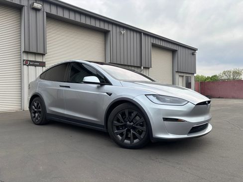 Used 2024 Tesla Model X image 3