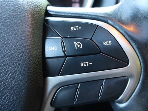 Used 2020 Jeep Grand Cherokee Limited AWD/4WD image 31