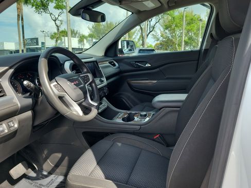 Used 2023 GMC Acadia SLE w/ Driver Convenience Package FWD image 17