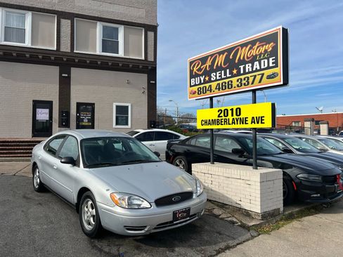Used 2005 Ford Taurus SE image 1