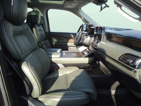Used 2022 Lincoln Navigator L Black Label AWD/4WD image 19