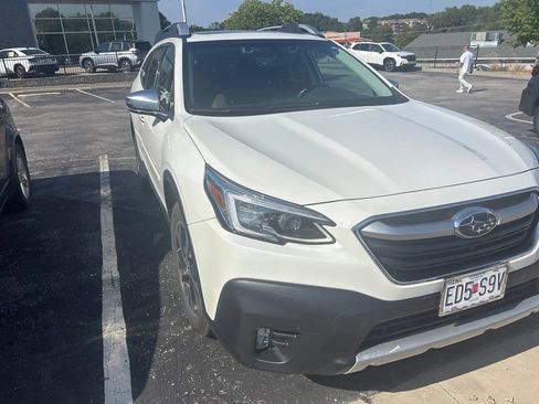 Used 2021 Subaru Outback Touring AWD/4WD image 3