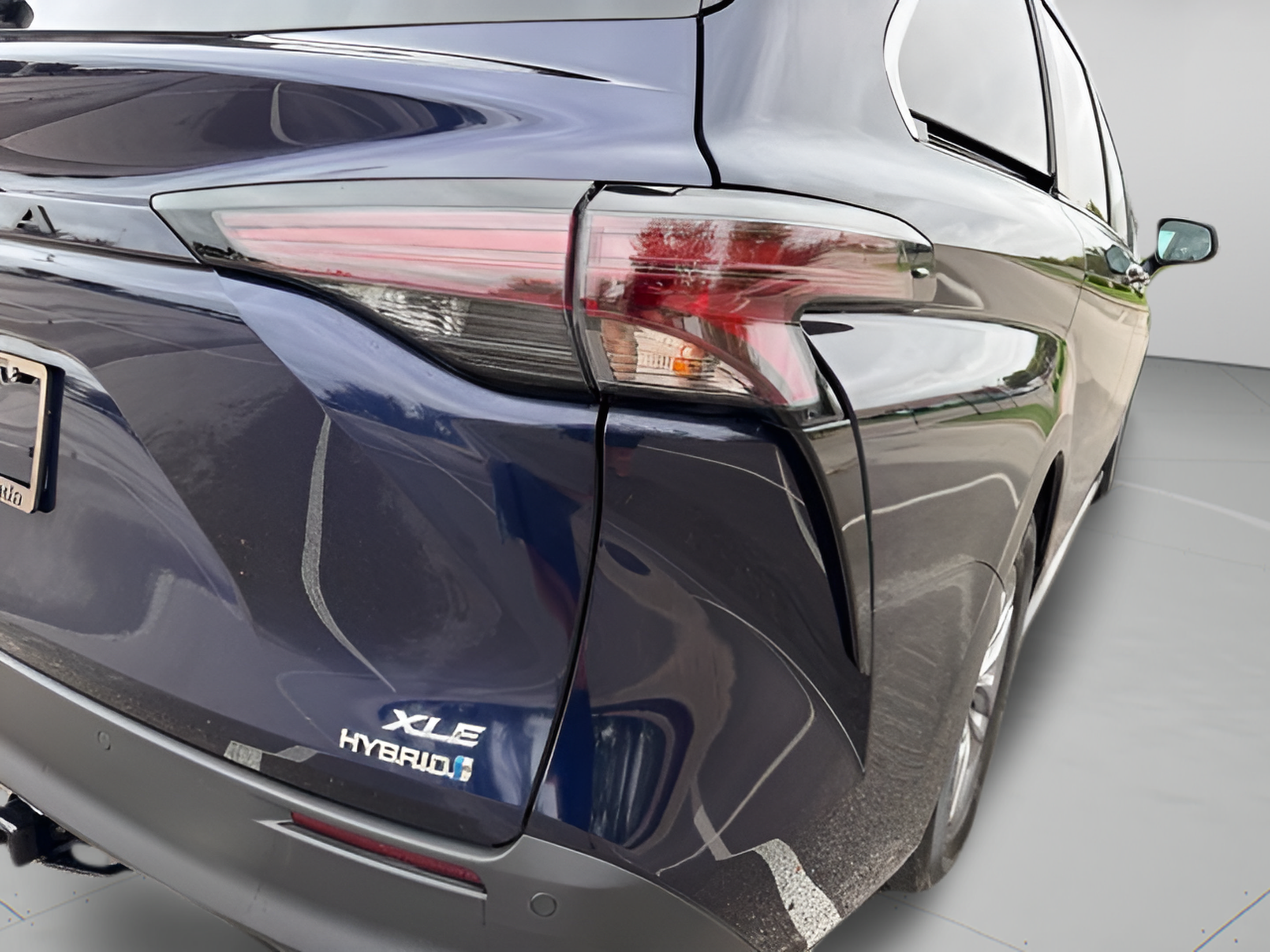 Used 2023 Toyota Sienna XLE AWD/4WD image 31