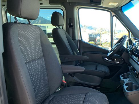 Used 2022 Mercedes-Benz Sprinter 2500 image 22