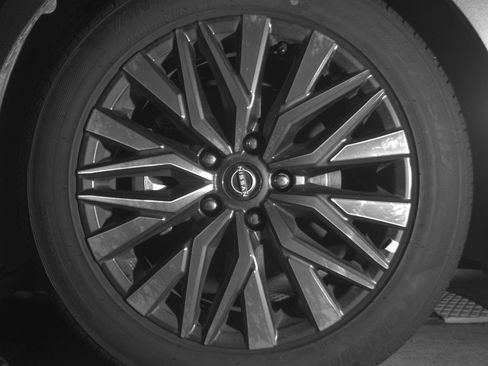 Used 2025 Nissan Altima 2.5 SV image 12