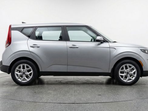 Used 2025 Kia Soul LX w/ LX Technology Package image 11