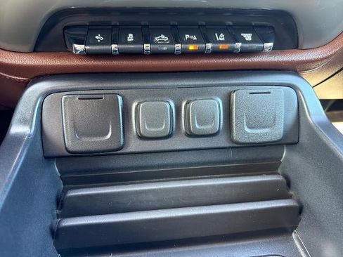 Used 2019 Chevrolet Silverado 2500 High Country AWD/4WD image 30