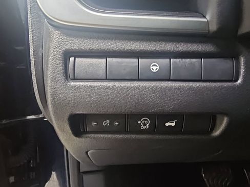 Used 2025 Nissan Rogue SV image 14