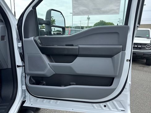 New 2025 Ford F550 4x4 Regular Cab Super Duty image 14