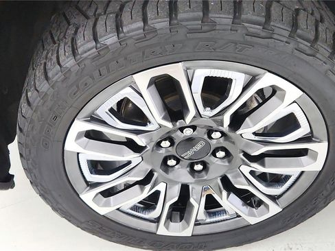 Used 2023 GMC Sierra 1500 Denali Ultimate AWD/4WD image 16