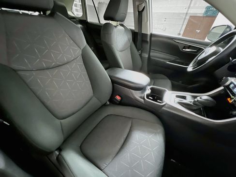 Used 2024 Toyota RAV4 XLE w/ Convenience Package FWD image 31