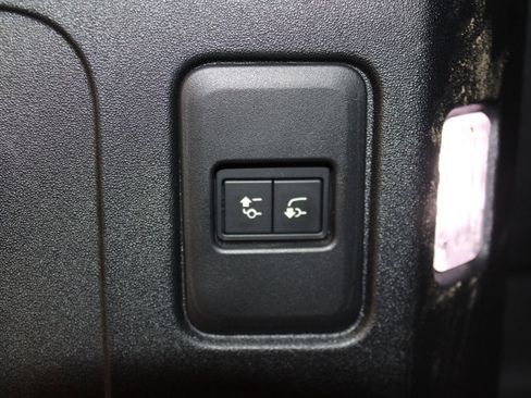 Used 2022 Land Rover Defender 90 X-Dynamic S image 35