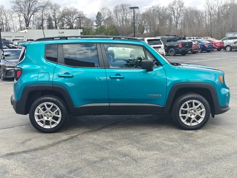 Used 2022 Jeep Renegade Latitude image 4