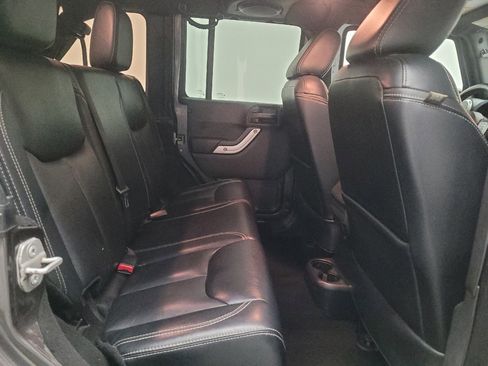 Used 2014 Jeep Wrangler Unlimited Sahara w/ Connectivity Group AWD/4WD image 19