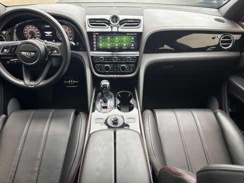 Used 2022 Bentley Bentayga image 4
