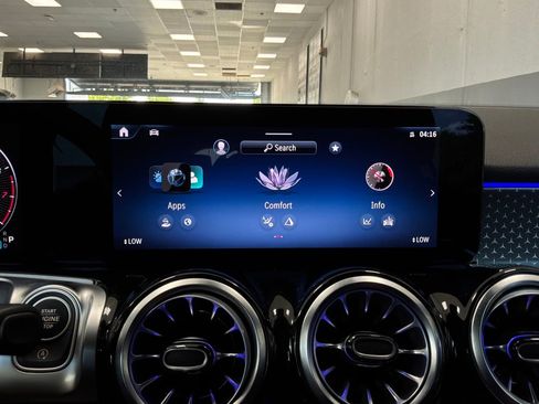 Used 2025 Mercedes-Benz GLB 250 image 34