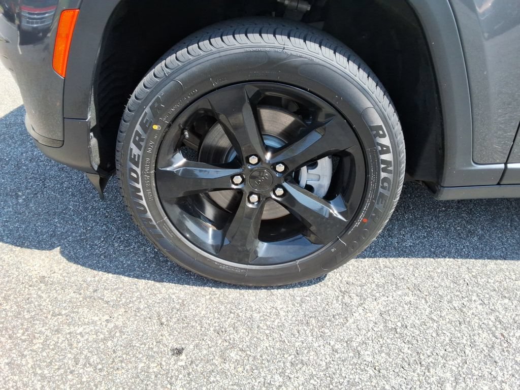 Used 2025 Jeep Grand Cherokee L Altitude RWD image 10