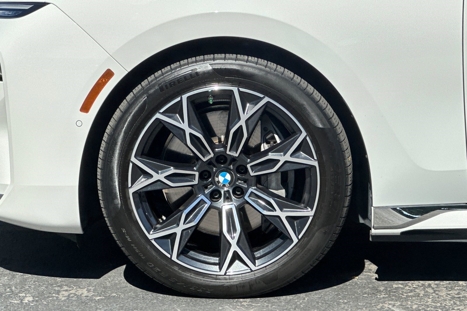 Certified 2024 BMW i7 xDrive60 RWD image 38