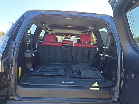 Used 2023 Lexus GX 460 Premium w/ Premium Package image 16