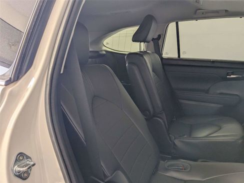 Certified 2021 Toyota Highlander XLE image 27