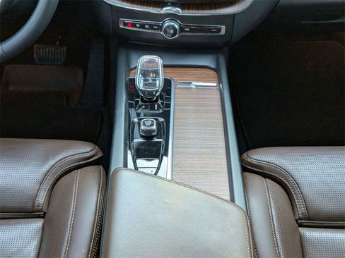 Certified 2023 Volvo XC60 B5 Ultimate w/ Protection Package Premier image 20