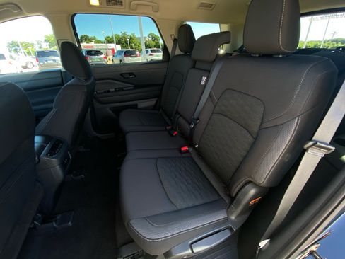Used 2025 Nissan Pathfinder SV AWD/4WD image 11