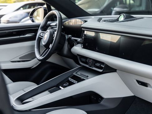 New 2025 Porsche Macan 4 Electric image 47