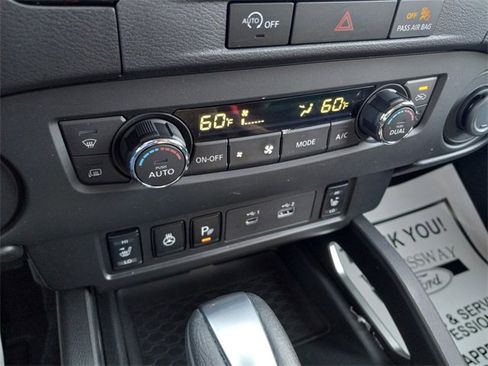 Used 2024 Nissan Frontier SV w/ SV Convenience Package image 18