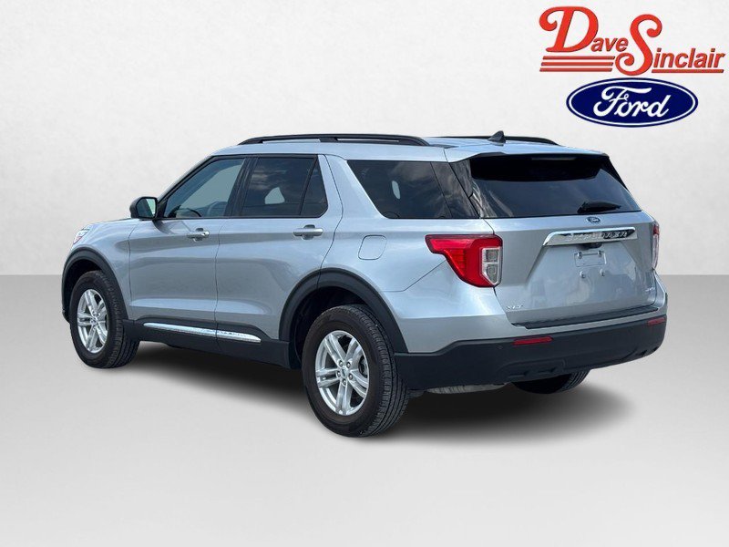Used 2023 Ford Explorer XLT AWD/4WD image 9