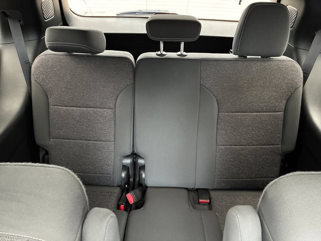 Used 2025 Chevrolet Traverse LT w/ Sun and Wheel Package FWD image 16