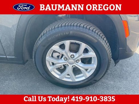 Used 2023 Jeep Grand Cherokee Limited AWD/4WD image 26