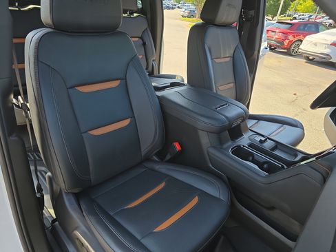 Used 2024 GMC Sierra 2500 AT4 w/ AT4 Premium Plus Package AWD/4WD image 10