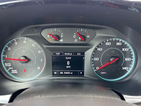 Used 2023 Chevrolet Traverse LS FWD image 9