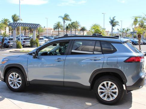 Used 2025 Toyota Corolla Cross LE image 6