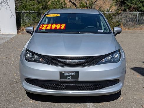 Used 2023 Chrysler Voyager LX FWD image 3