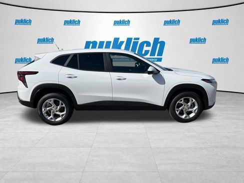 New 2026 Chevrolet Trax LS w/ LS Convenience Package FWD image 5