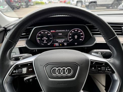 Used 2021 Audi e-tron Prestige w/ Prestige Package AWD/4WD image 22