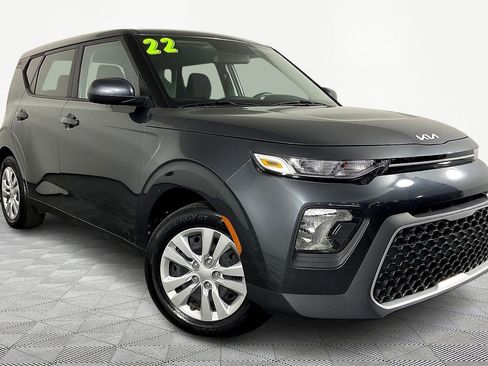 Used 2022 Kia Soul LX FWD image 3