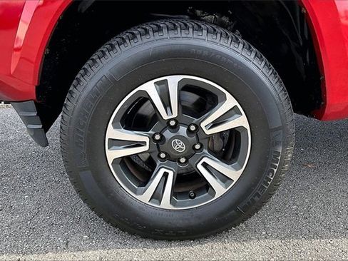 Used 2017 Toyota Tacoma TRD Sport image 29