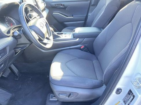Used 2020 Toyota Highlander LE image 16