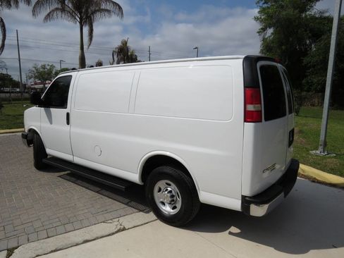 Used 2016 Chevrolet Express 3500 image 8