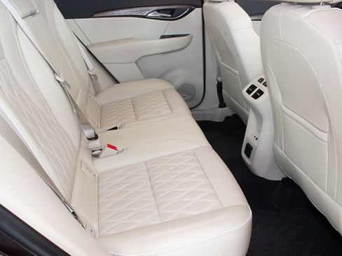 Used 2022 Buick Envision Avenir w/ Safety Package image 12