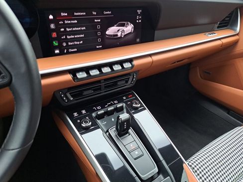 Certified 2024 Porsche 911 Targa 4S image 28