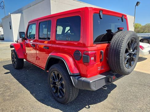 Used 2025 Jeep Wrangler Unlimited Sahara w/ Safety Group image 6