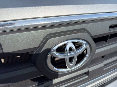 Used 2017 Toyota Tacoma SR5 w/ Tow Package RWD image 15